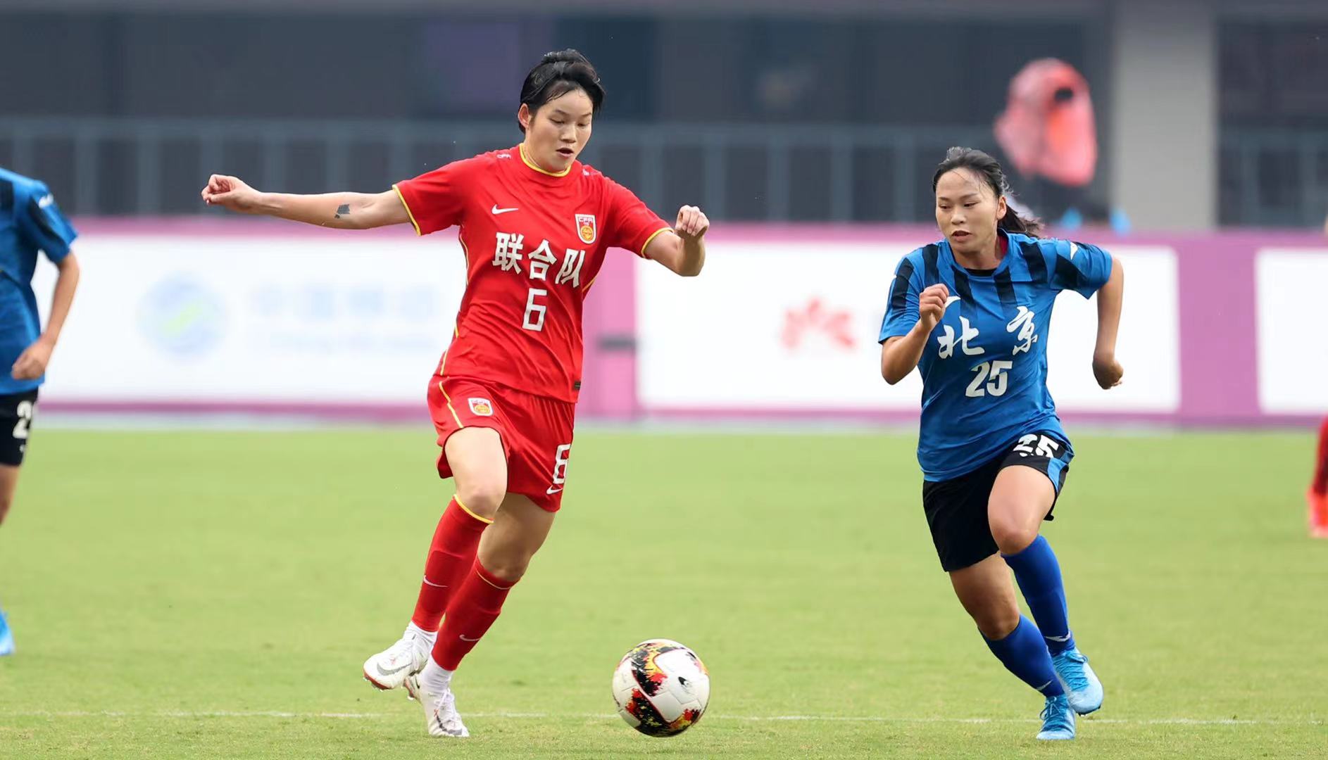 奥斯卡在女足比赛中发挥出色